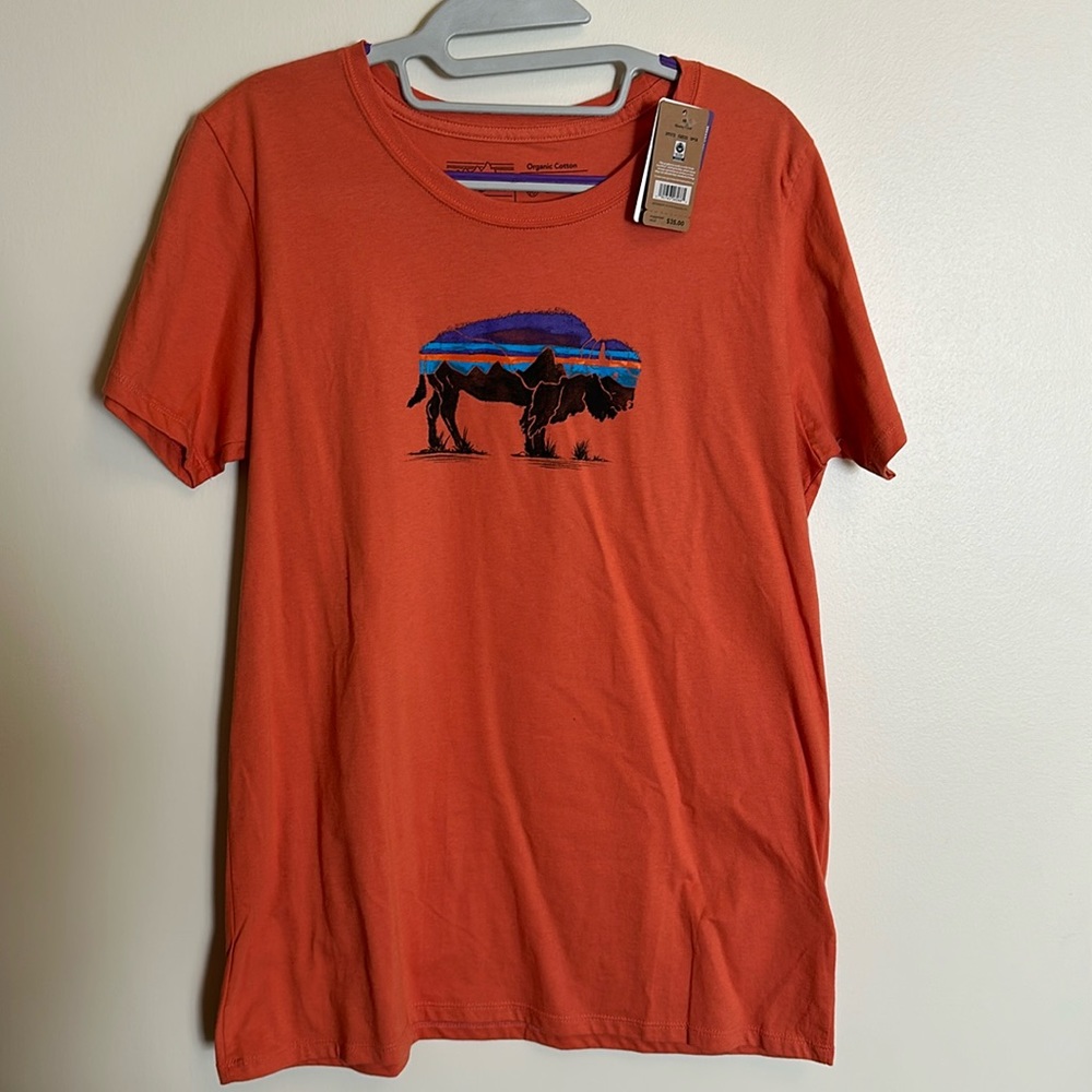 NWT Women’s Fitz Roy Bison Organic Crew T-Shirt - Quartz Coral